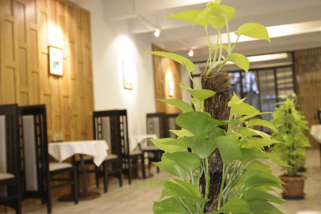 Baan Dinso Hostel@Ratchadamnoen Bangkok Exteriör bild
