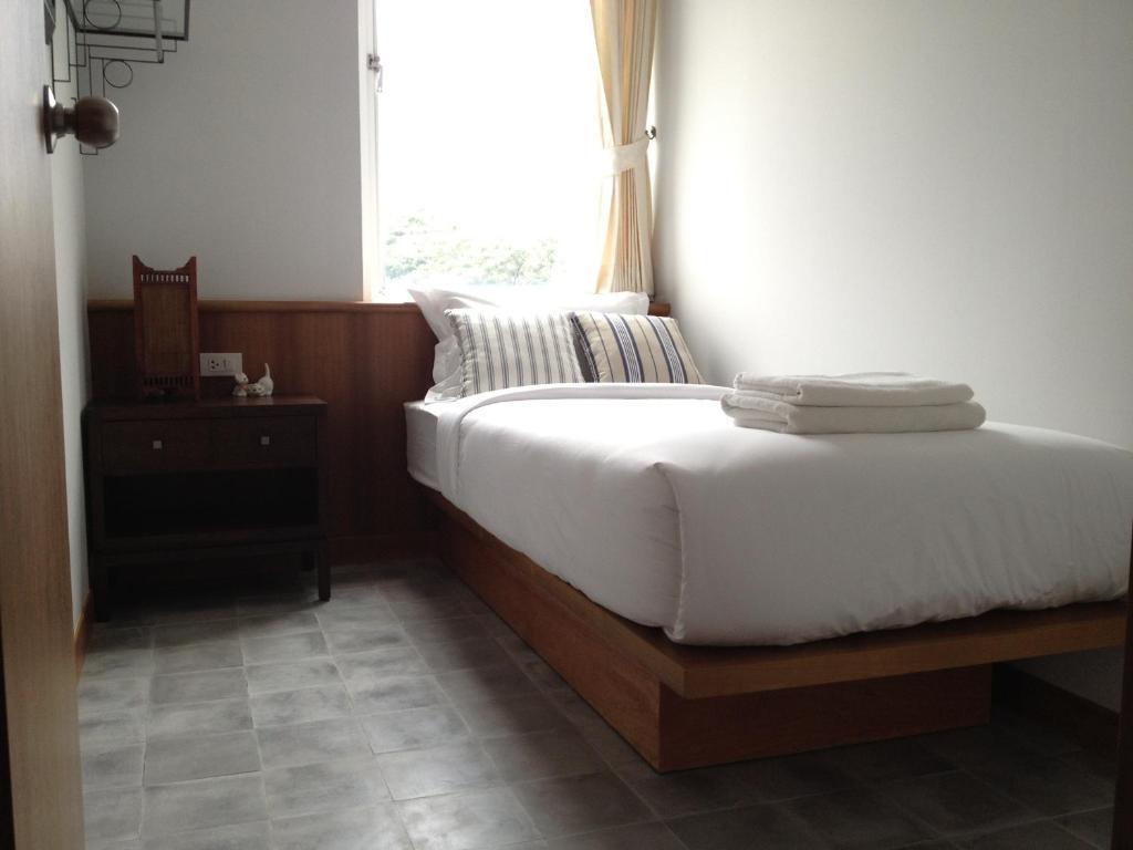 Baan Dinso Hostel@Ratchadamnoen Bangkok Rum bild