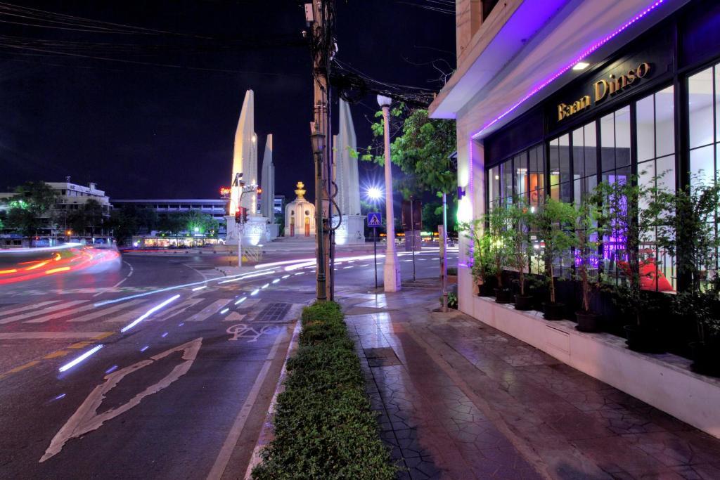 Baan Dinso Hostel@Ratchadamnoen Bangkok Exteriör bild